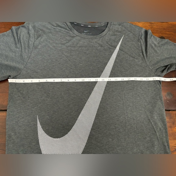 NWOT Nike Men’s Dri Fit Shirt Gray Short Sleeve Big Swoosh Size Large Athletic - Picture 5 of 9